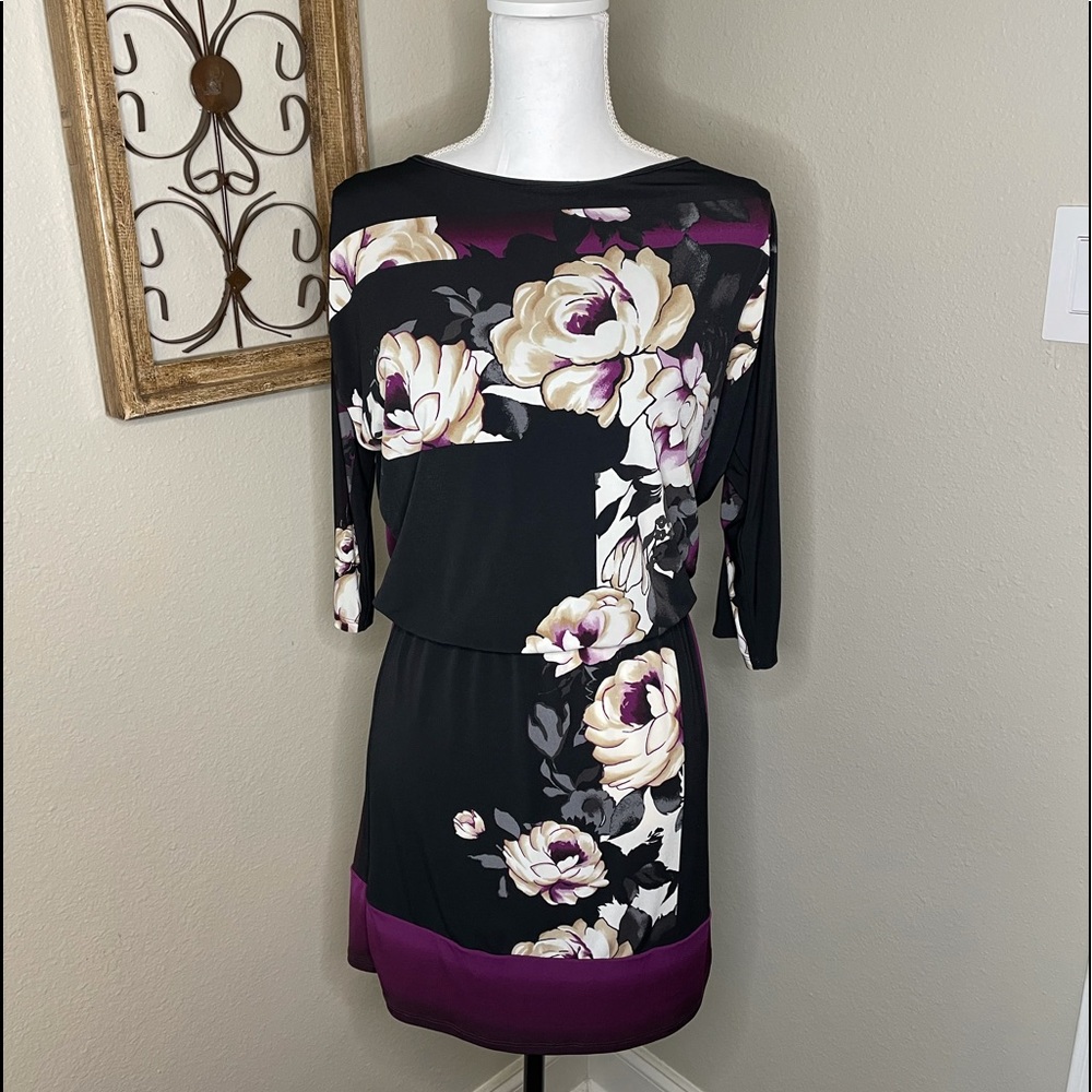 ❌ SOLD ❌ Women’s White House Black Market Mini Dress Purple Floral on Black. XXS
